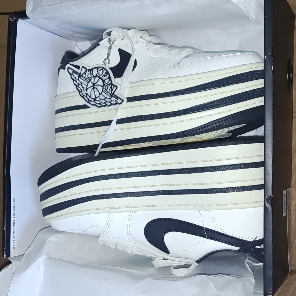 Air Jordan 1 Triple Stack - Picture 4 of 10